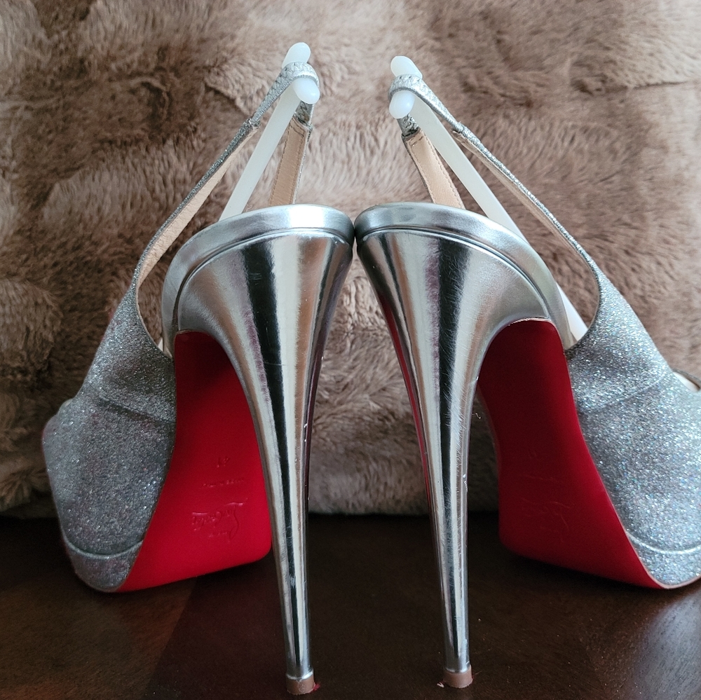 Christian Louboutin - Picture 2 of 5